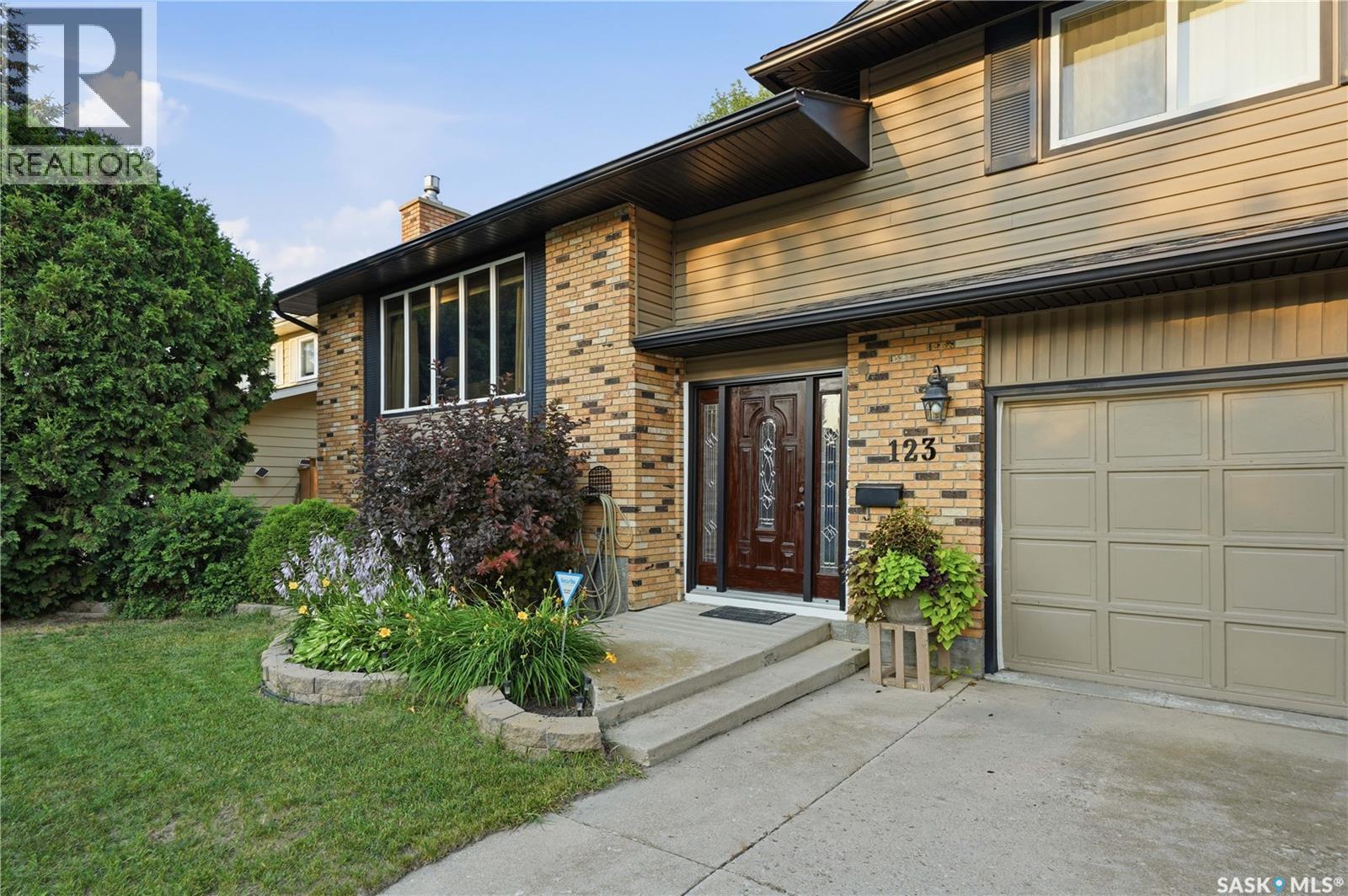 123 Trent Crescent, Saskatoon, Saskatchewan  S7H 4V1 - Photo 4 - SK043921