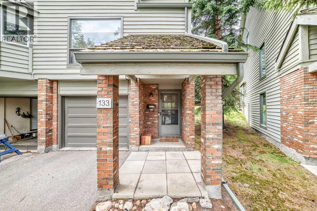133 Point Drive Nw, Calgary, Alberta  T3B 5C8 - Photo 2 - A2329601