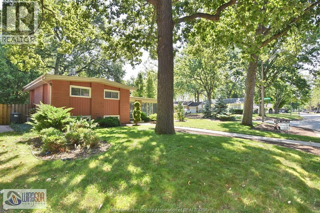 3490 St. Patricks Drive, Windsor, Ontario  N9E 3H4 - Photo 2 - 26018356