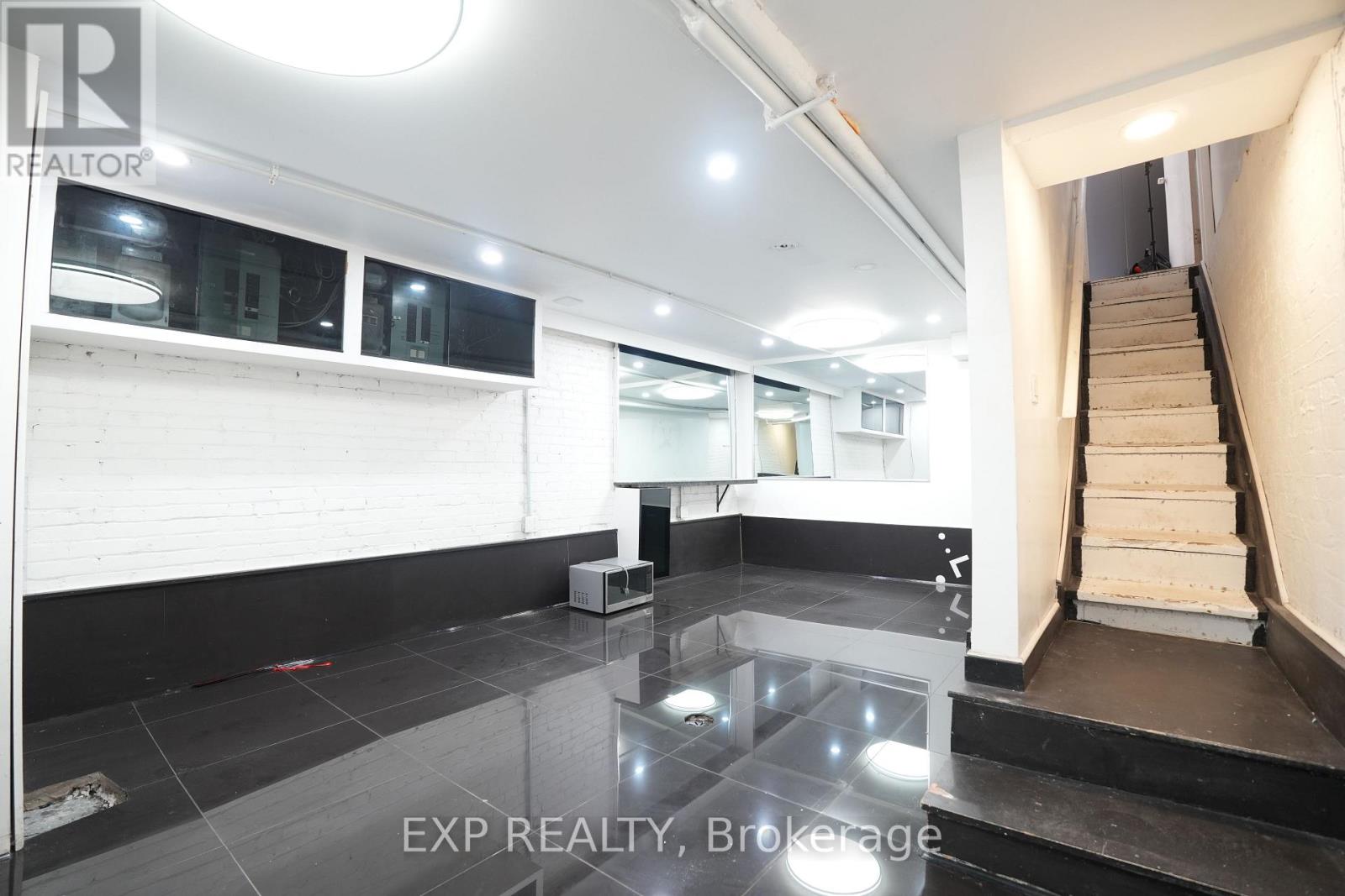 Retail - 1918 Gerrard Street E, Toronto, Ontario  M4L 2C1 - Photo 10 - E13618084