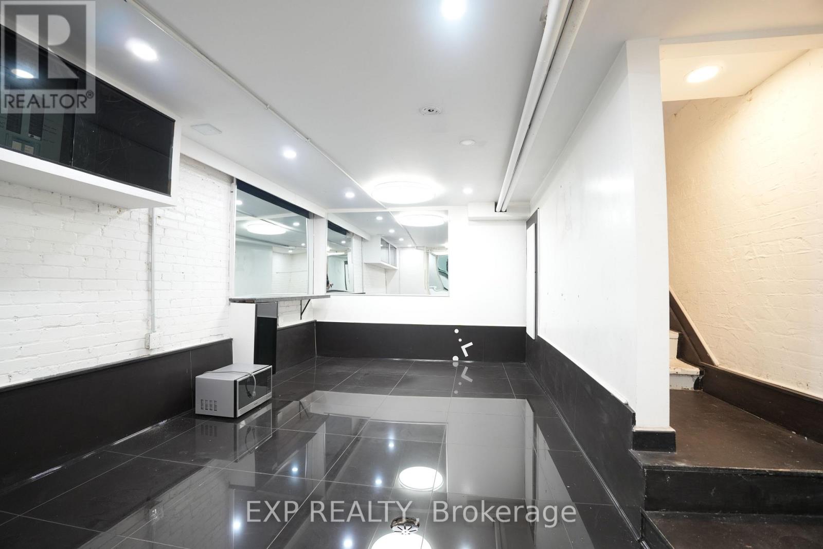 Retail - 1918 Gerrard Street E, Toronto, Ontario  M4L 2C1 - Photo 11 - E13618084