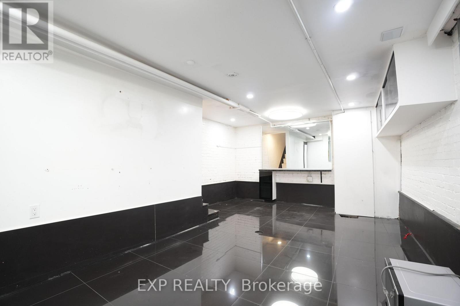 Retail - 1918 Gerrard Street E, Toronto, Ontario  M4L 2C1 - Photo 12 - E13618084