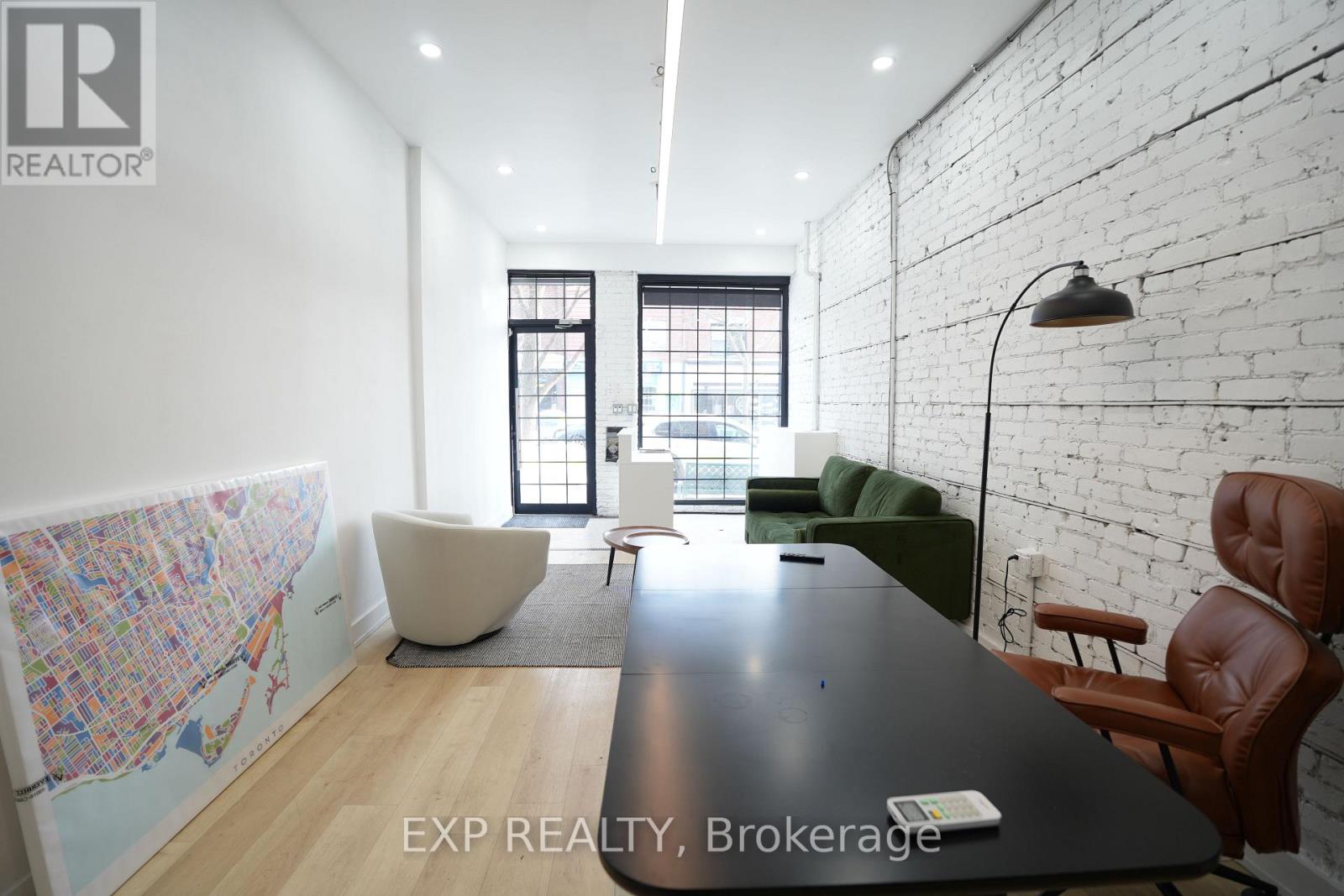 Retail - 1918 Gerrard Street E, Toronto, Ontario  M4L 2C1 - Photo 2 - E13618084