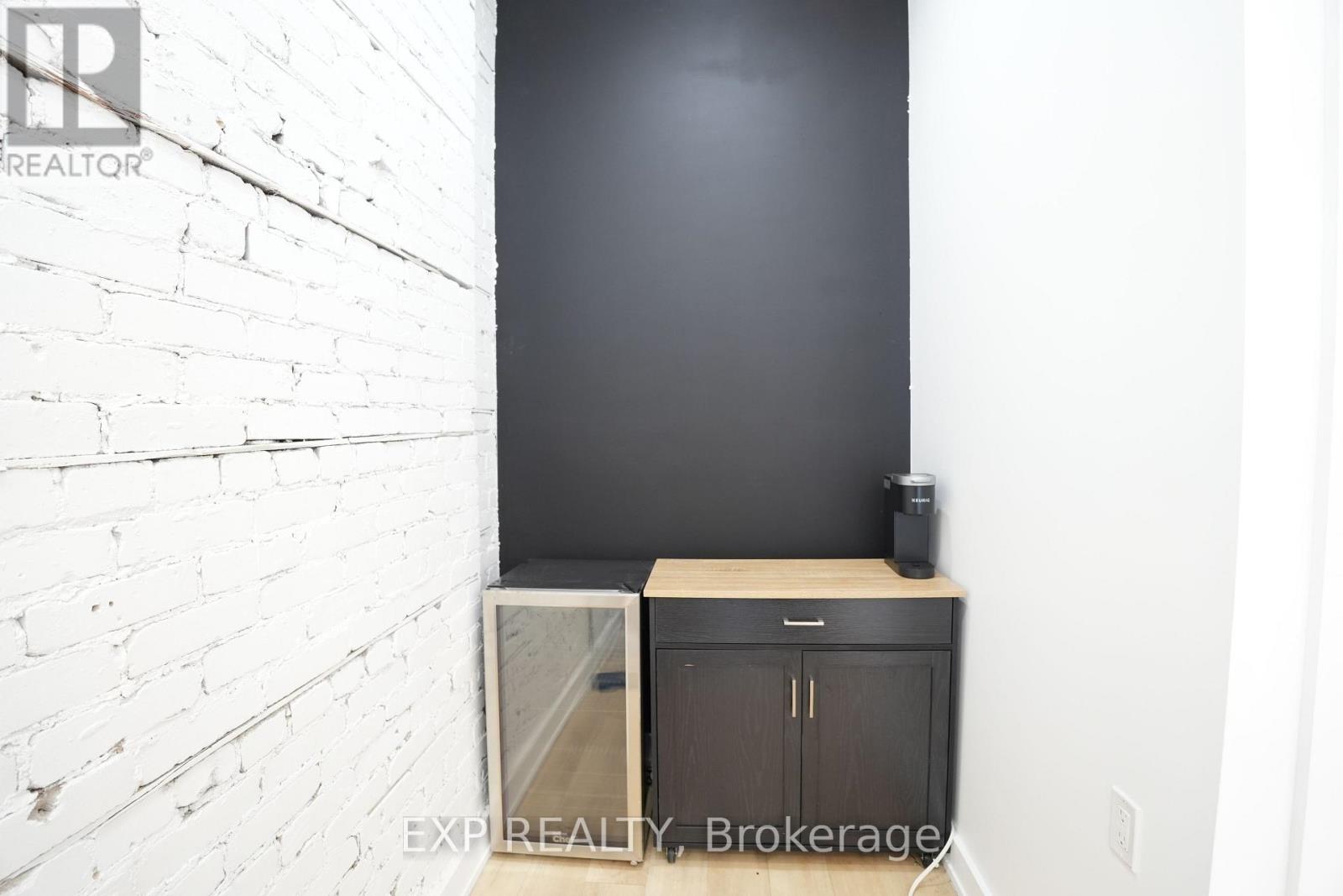 Retail - 1918 Gerrard Street E, Toronto, Ontario  M4L 2C1 - Photo 6 - E13618084