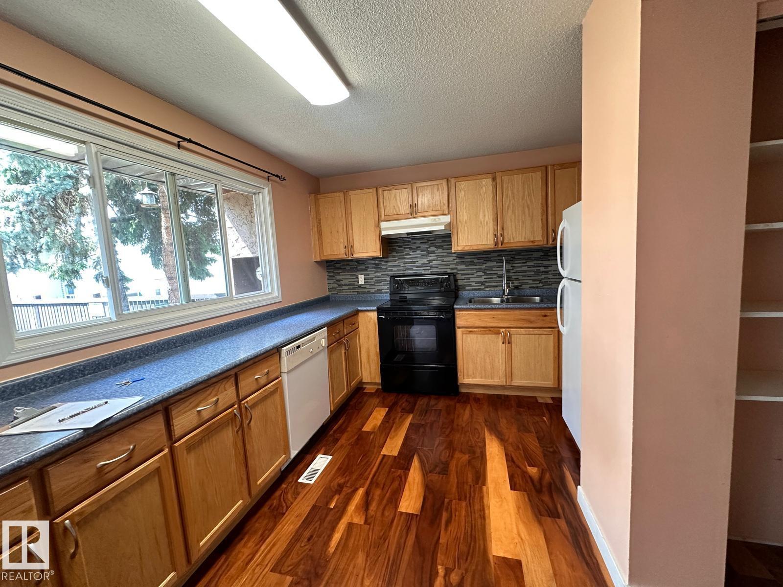 1704 37 St Nw, Edmonton, Alberta  T6L 2R7 - Photo 4 - E4496256
