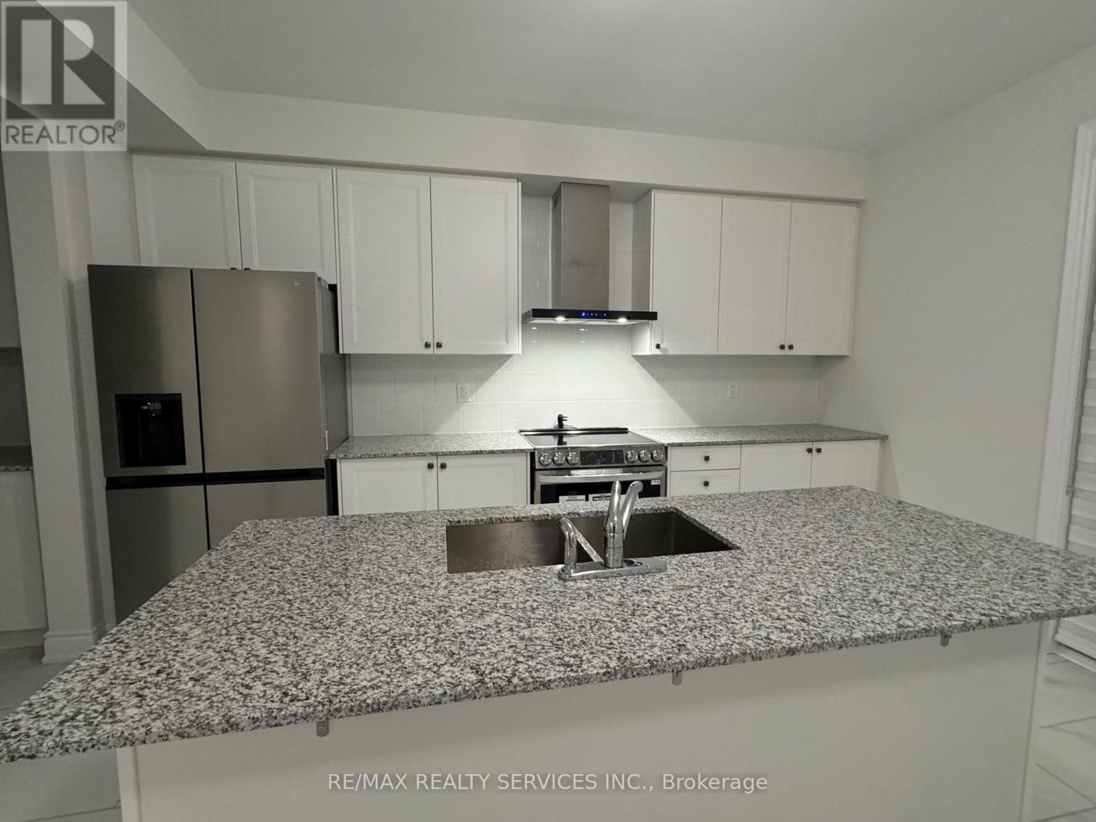 202 Tennant Circle, Vaughan, Ontario  L4H 5L4 - Photo 11 - N13618118