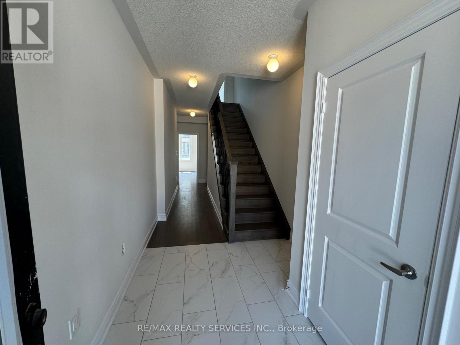 202 Tennant Circle, Vaughan, Ontario  L4H 5L4 - Photo 2 - N13618118