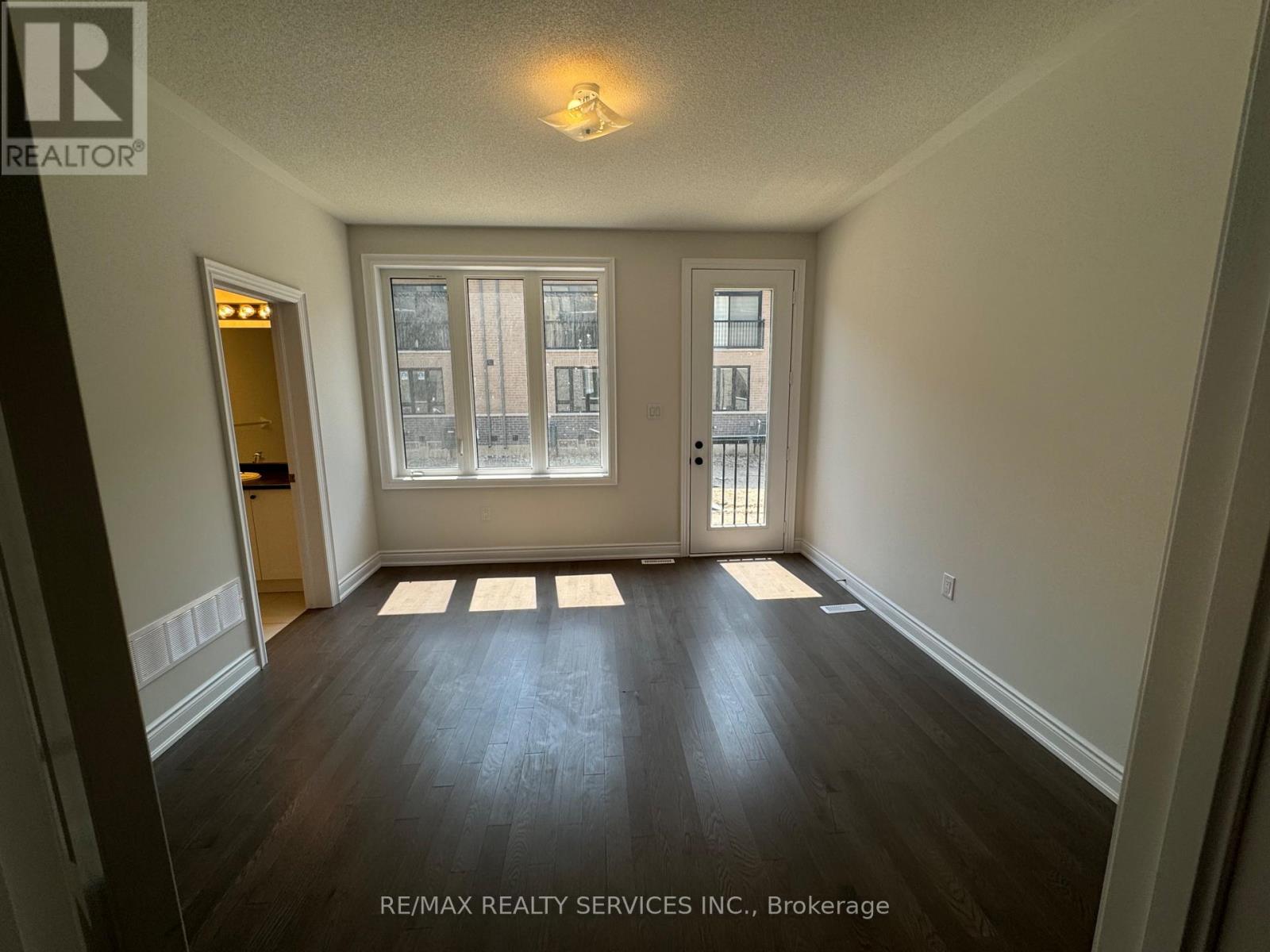 202 Tennant Circle, Vaughan, Ontario  L4H 5L4 - Photo 6 - N13618118