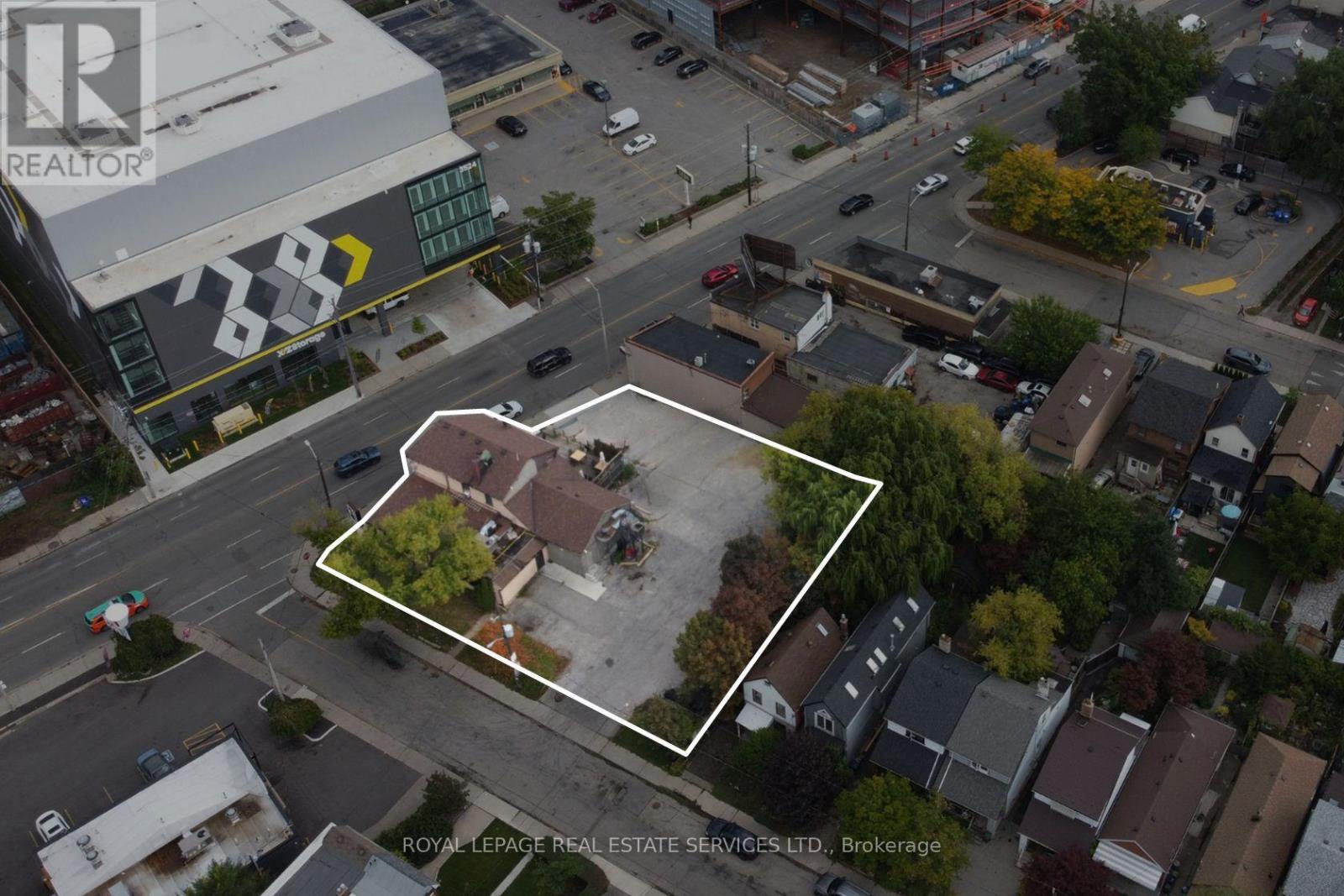 3513 Dundas Street W, Toronto, Ontario  M6S 2S6 - Photo 5 - W13618104