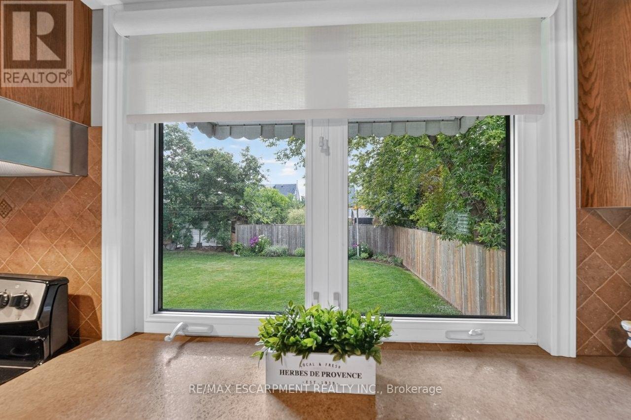 23 Lakeview Avenue, Grimsby, Ontario  L3M 3L9 - Photo 8 - X13618184
