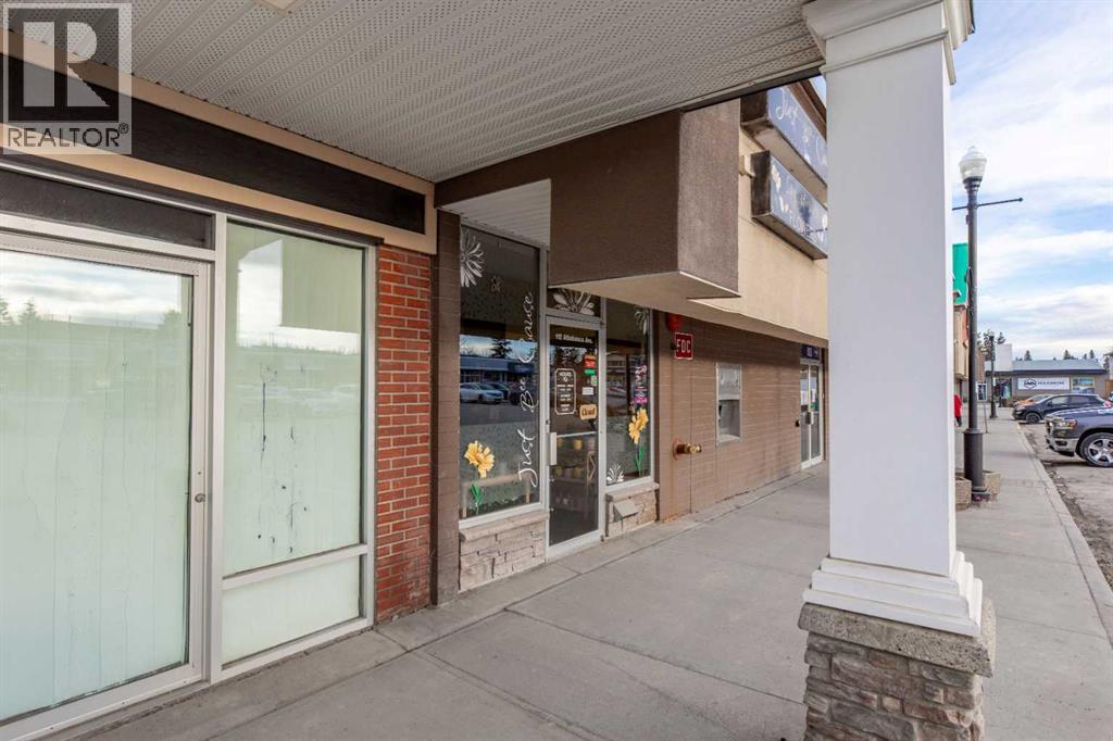 112 Athabasca Avenue, Hinton, Alberta  T7V 2A5 - Photo 3 - A2323123