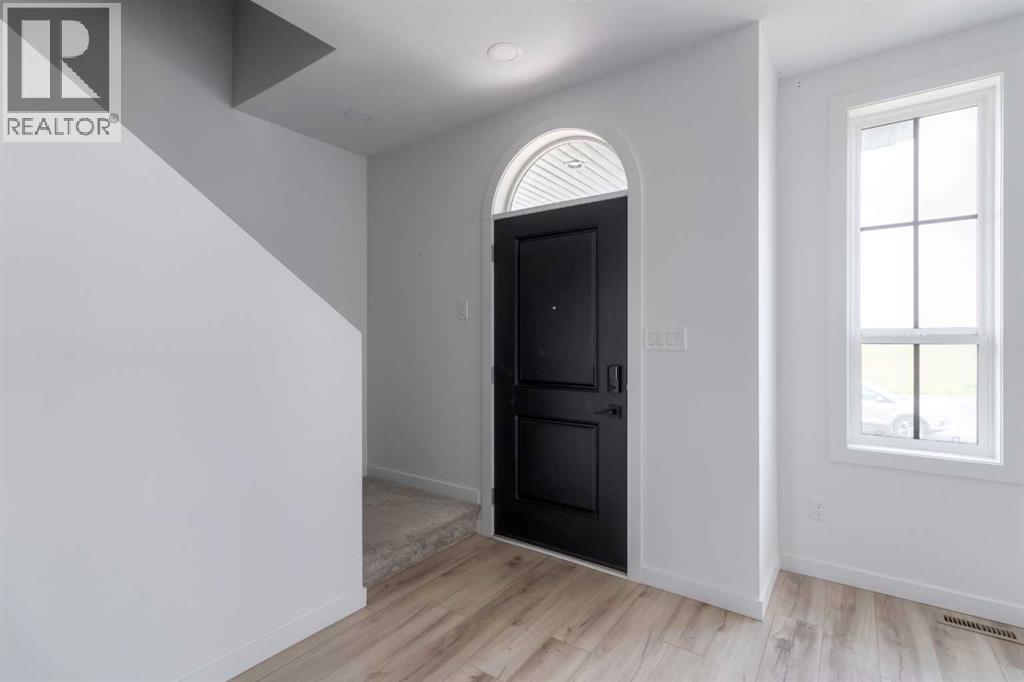 633 Blackwolf Boulevard N, Lethbridge, Alberta  T1H 7H7 - Photo 3 - A2331563