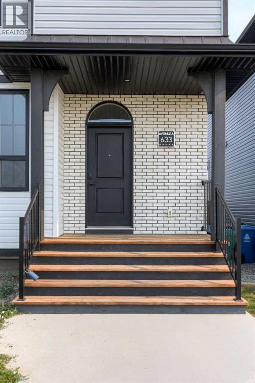 633 Blackwolf Boulevard N, Lethbridge, Alberta  T1H 7H7 - Photo 2 - A2331563