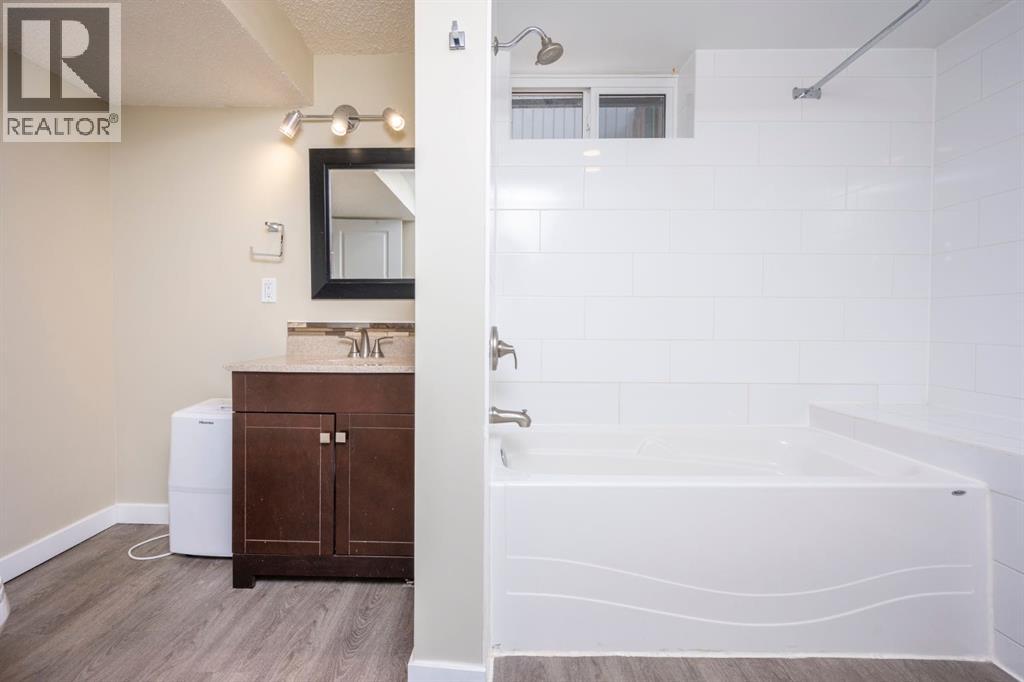 6031 Lacombe Way Sw, Calgary, Alberta  T3E 5T4 - Photo 36 - A2318640