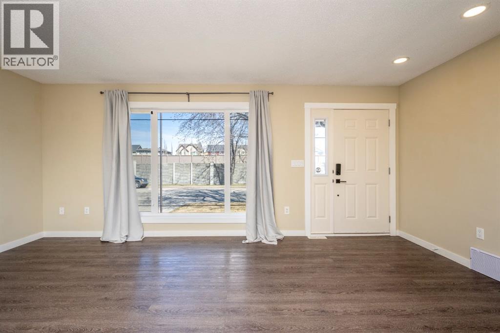 6031 Lacombe Way Sw, Calgary, Alberta  T3E 5T4 - Photo 4 - A2318640