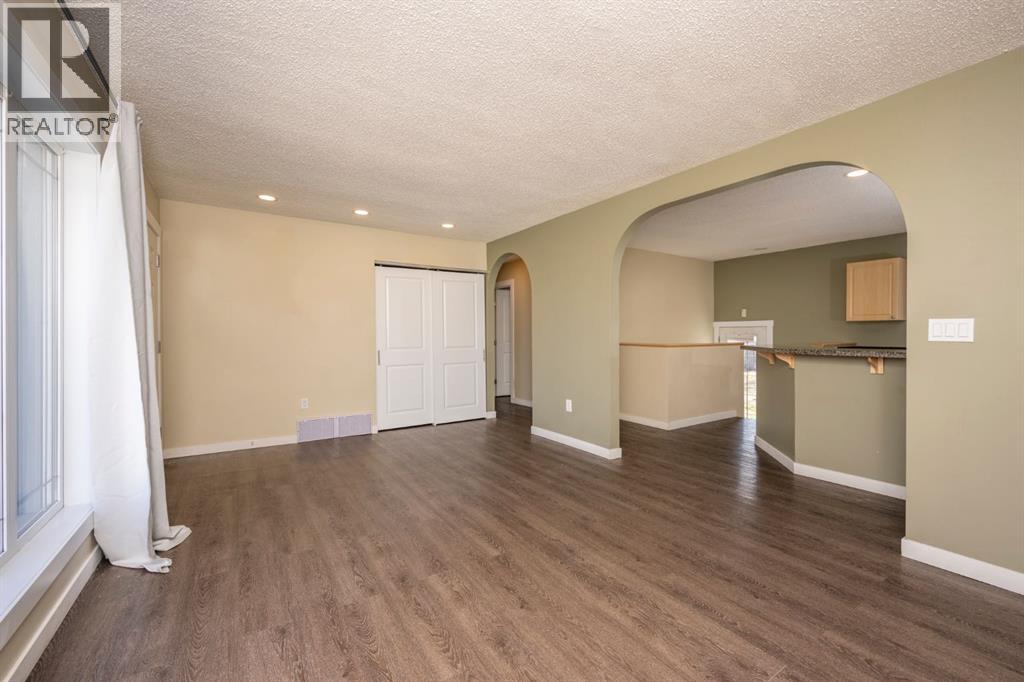 6031 Lacombe Way Sw, Calgary, Alberta  T3E 5T4 - Photo 14 - A2318640