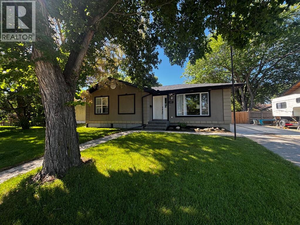 6031 Lacombe Way Sw, Calgary, Alberta  T3E 5T4 - Photo 1 - A2318640