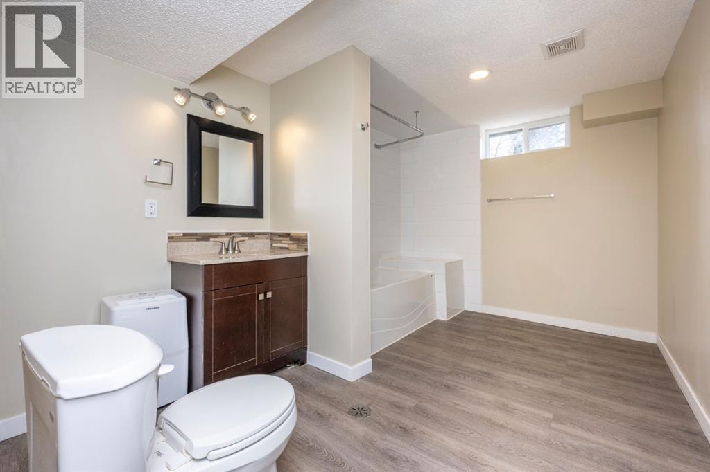 6031 Lacombe Way Sw, Calgary, Alberta  T3E 5T4 - Photo 35 - A2318640