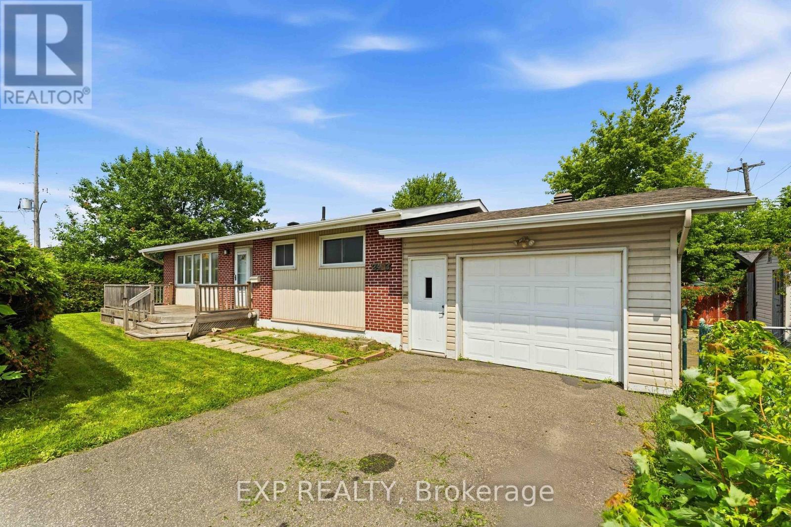 2473 Walkley Road, Ottawa, Ontario  K1G 3H2 - Photo 2 - X13618324