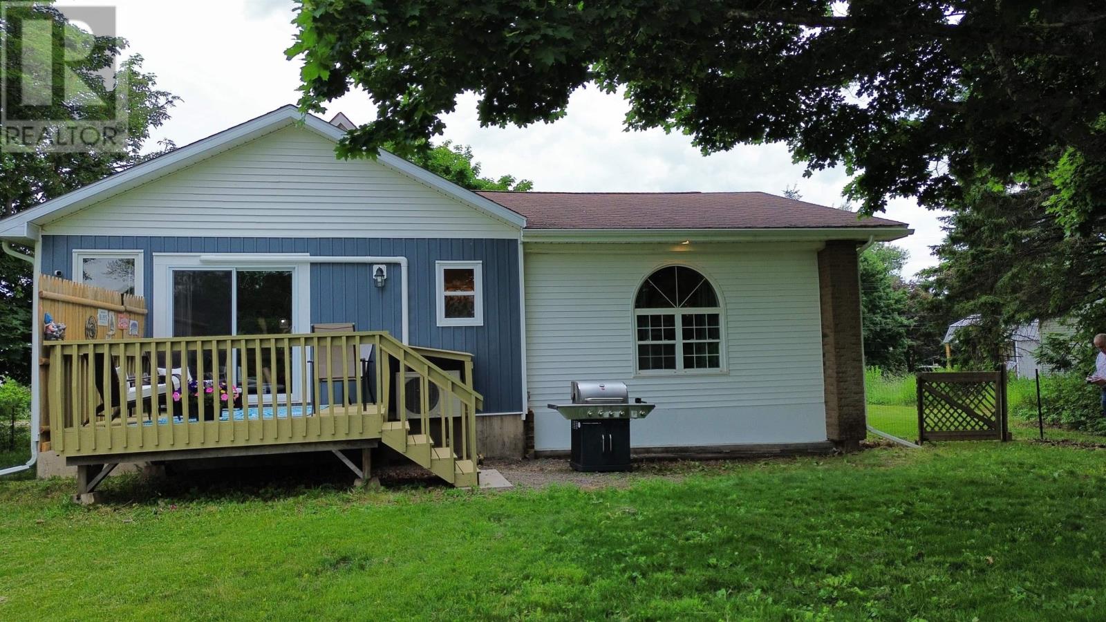 10 Morris Street, Springhill, Nova Scotia  B0M 1X0 - Photo 5 - 202615973