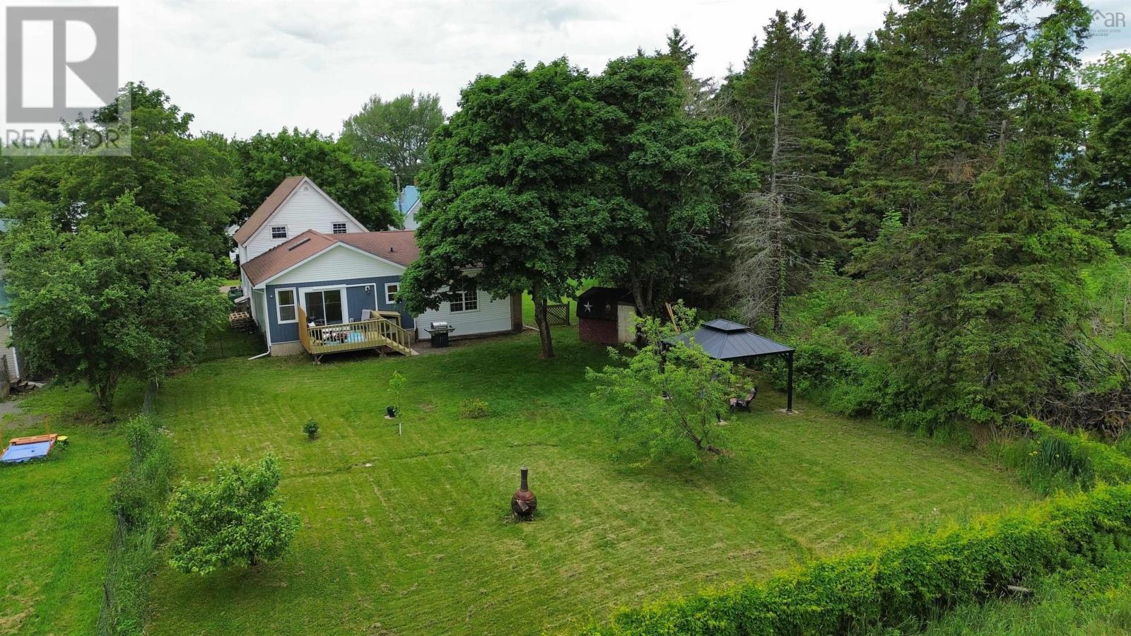 10 Morris Street, Springhill, Nova Scotia  B0M 1X0 - Photo 8 - 202615974