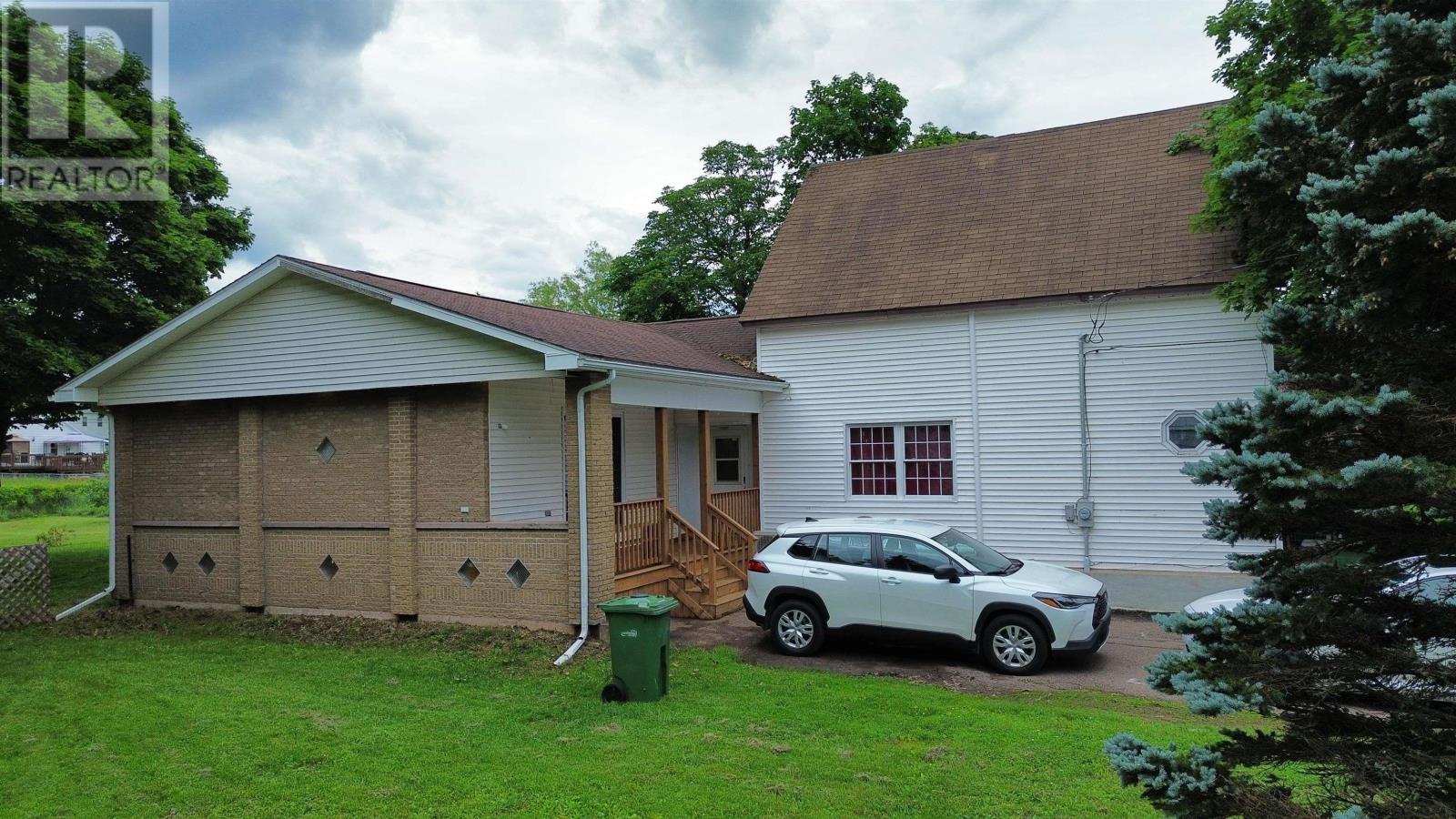 10 Morris Street, Springhill, Nova Scotia  B0M 1X0 - Photo 3 - 202615974