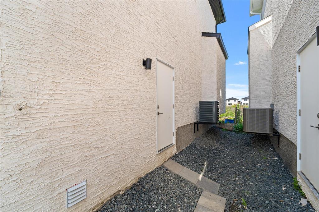 20 Indra Crescent, Winnipeg, Manitoba  R2R 2B4 - Photo 33 - 202618648
