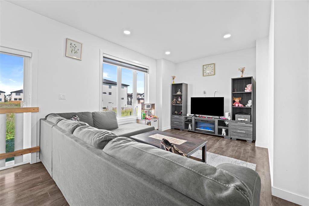 20 Indra Crescent, Winnipeg, Manitoba  R2R 2B4 - Photo 6 - 202618648