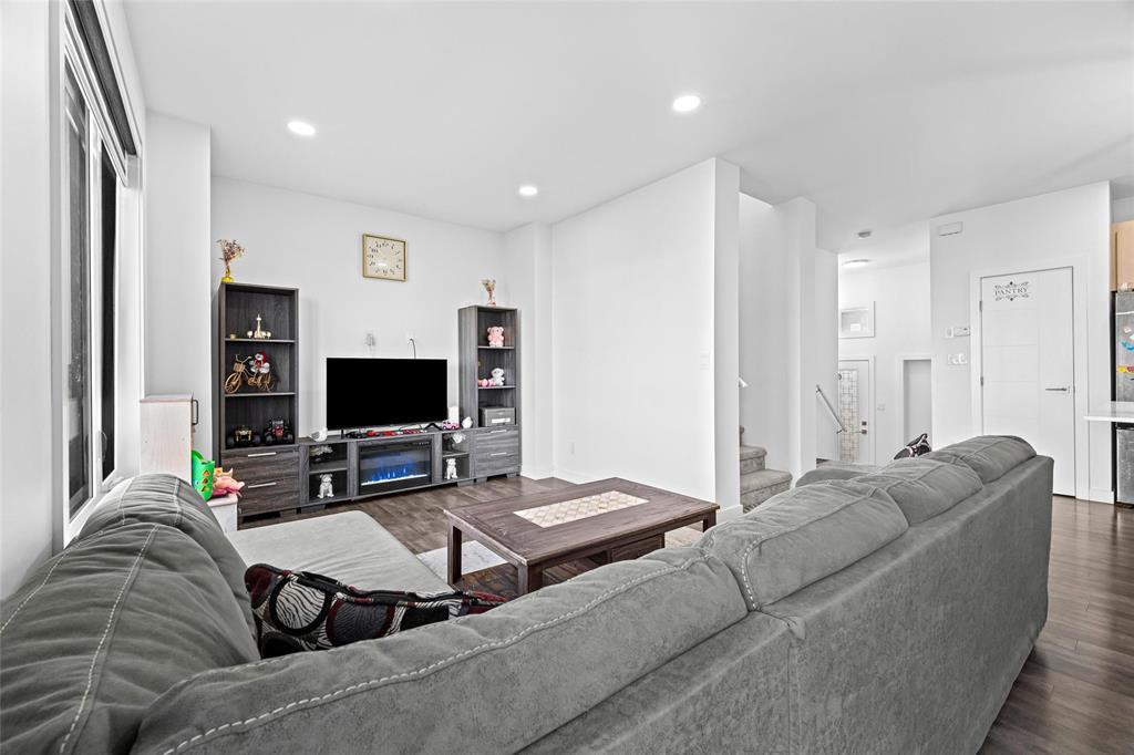 20 Indra Crescent, Winnipeg, Manitoba  R2R 2B4 - Photo 7 - 202618648