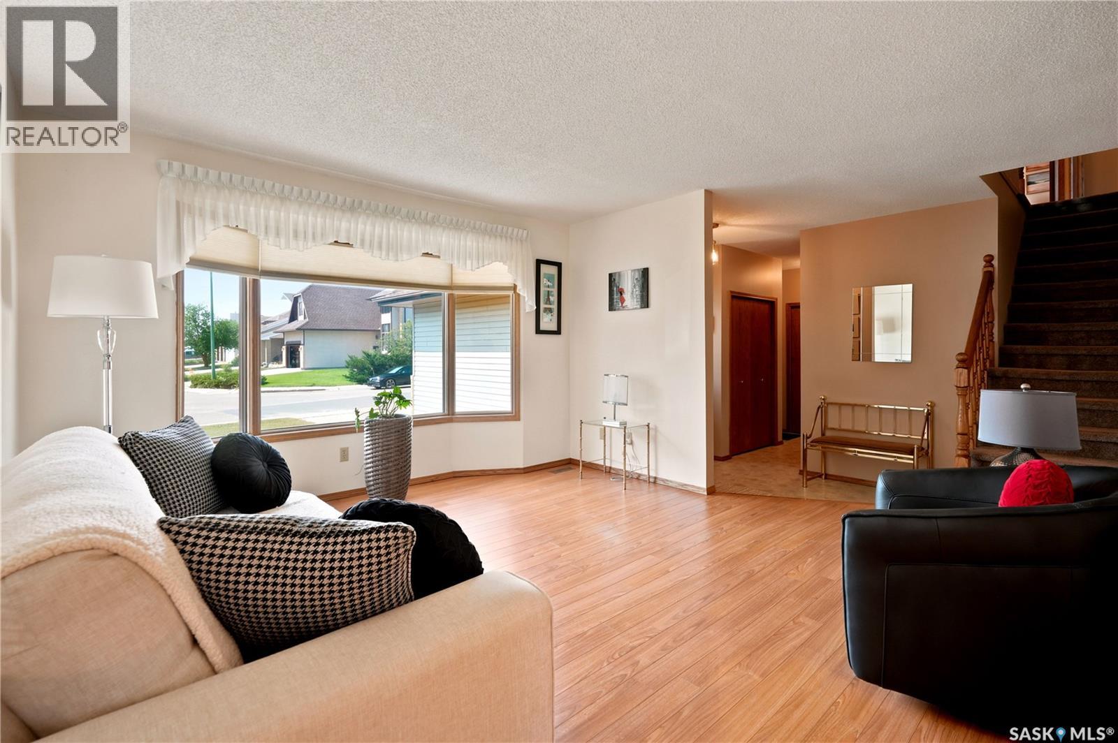 6112 Brunskill Place, Regina, Saskatchewan  S4T 7W7 - Photo 4 - SK043992