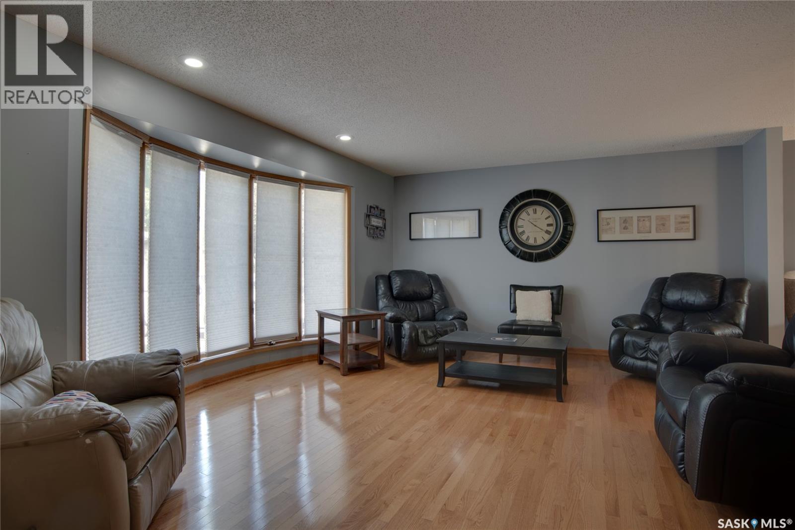 407 Chitek Crescent, Saskatoon, Saskatchewan  S7K 5C1 - Photo 2 - SK043991