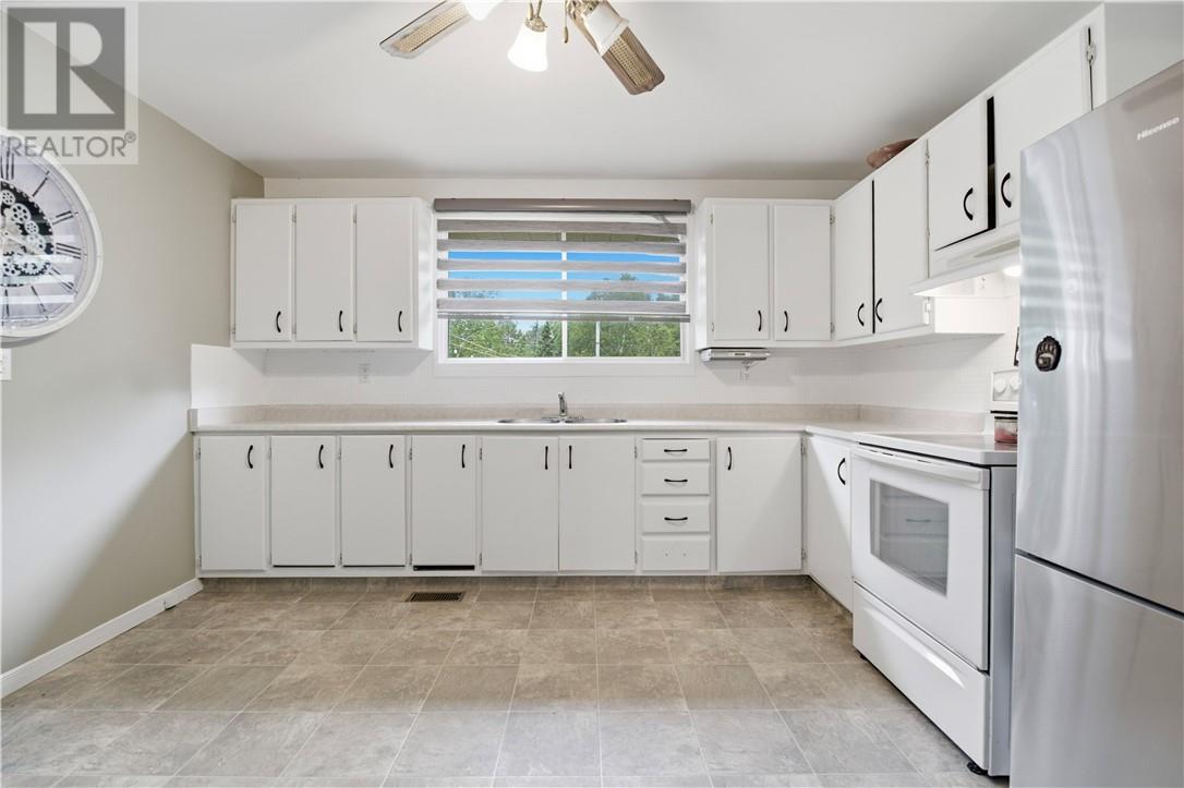3197 Elm Street, Val Caron, Ontario  P3N 1G1 - Photo 6 - 2129523