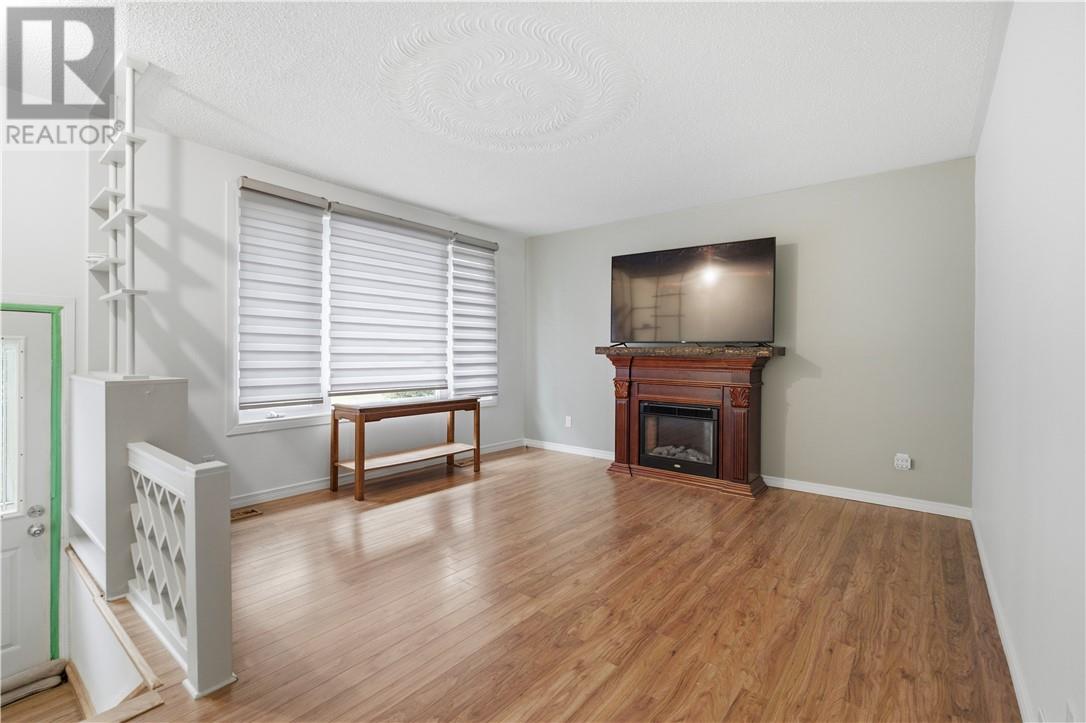 3197 Elm Street, Val Caron, Ontario  P3N 1G1 - Photo 3 - 2129523