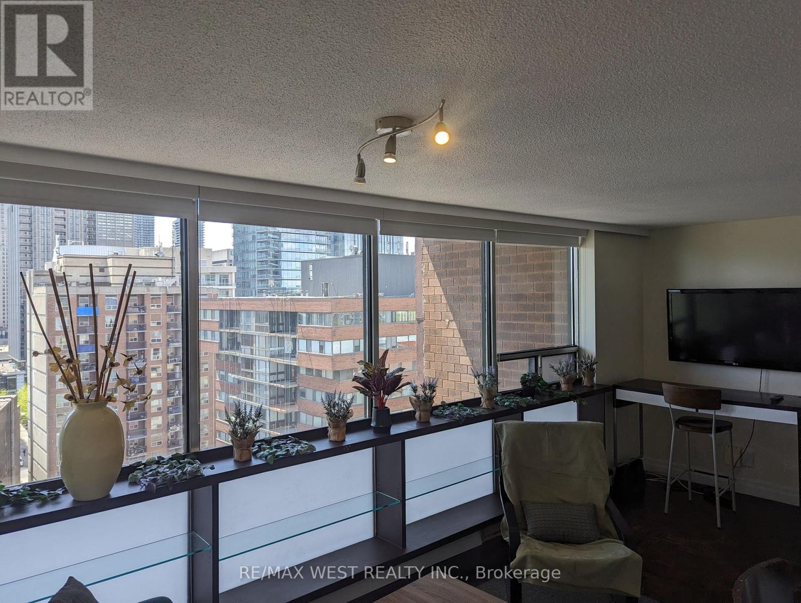 1206 - 914 Yonge Street, Toronto, Ontario  M4W 3C8 - Photo 3 - C13618500