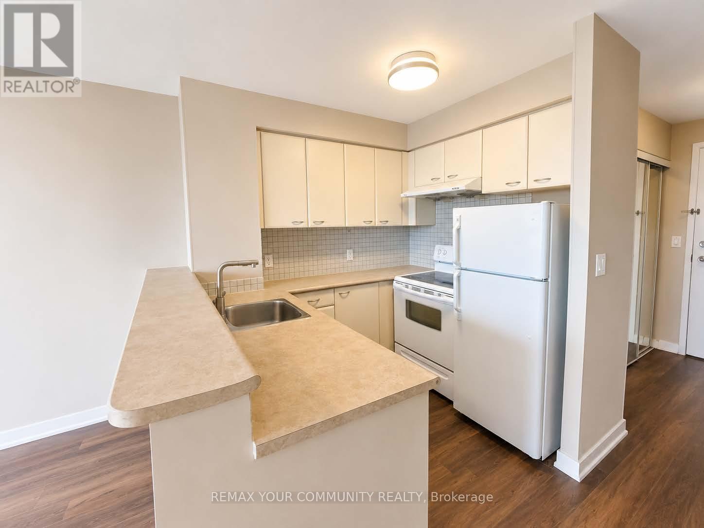 3512 - 38 Lee Centre Drive, Toronto, Ontario  M1H 3J7 - Photo 5 - E13618486