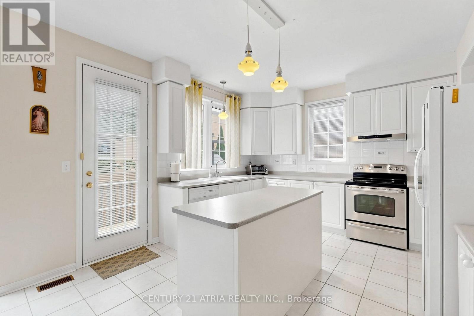 3 King Henry Drive, Markham, Ontario  L6C 2N1 - Photo 9 - N13618530
