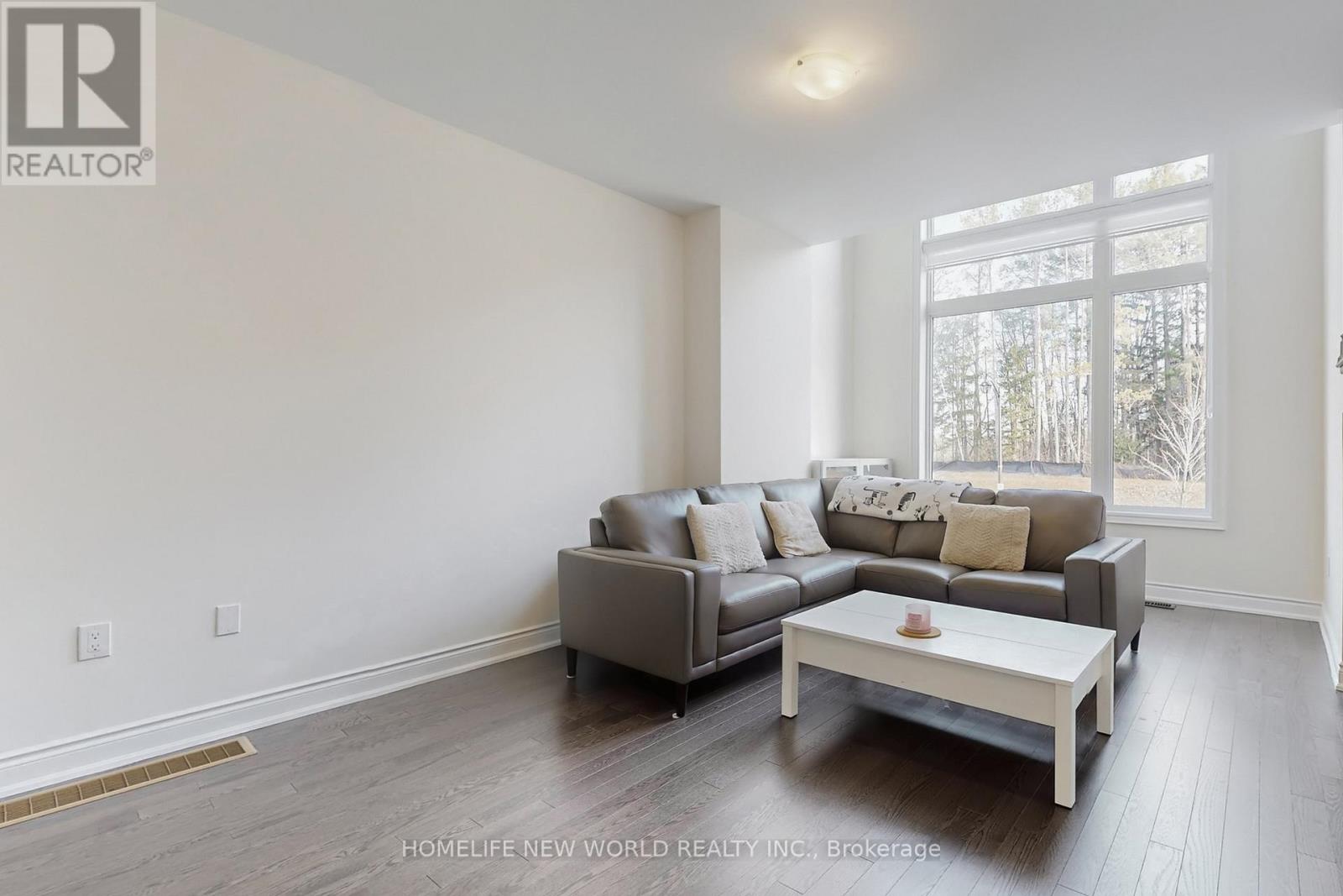 18 Bennington Road, Newmarket, Ontario  L3X 0M8 - Photo 4 - N13618560