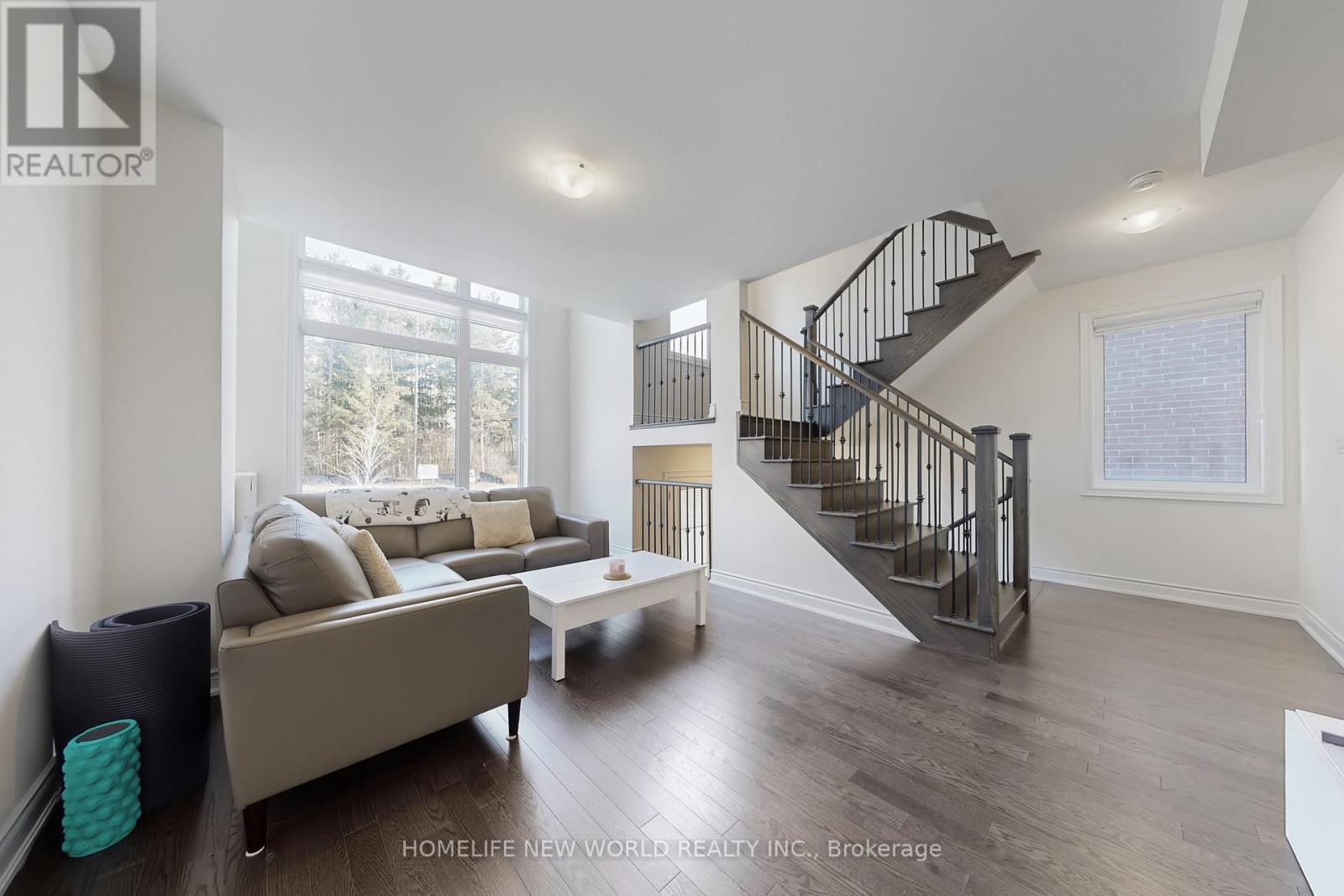 18 Bennington Road, Newmarket, Ontario  L3X 0M8 - Photo 5 - N13618560