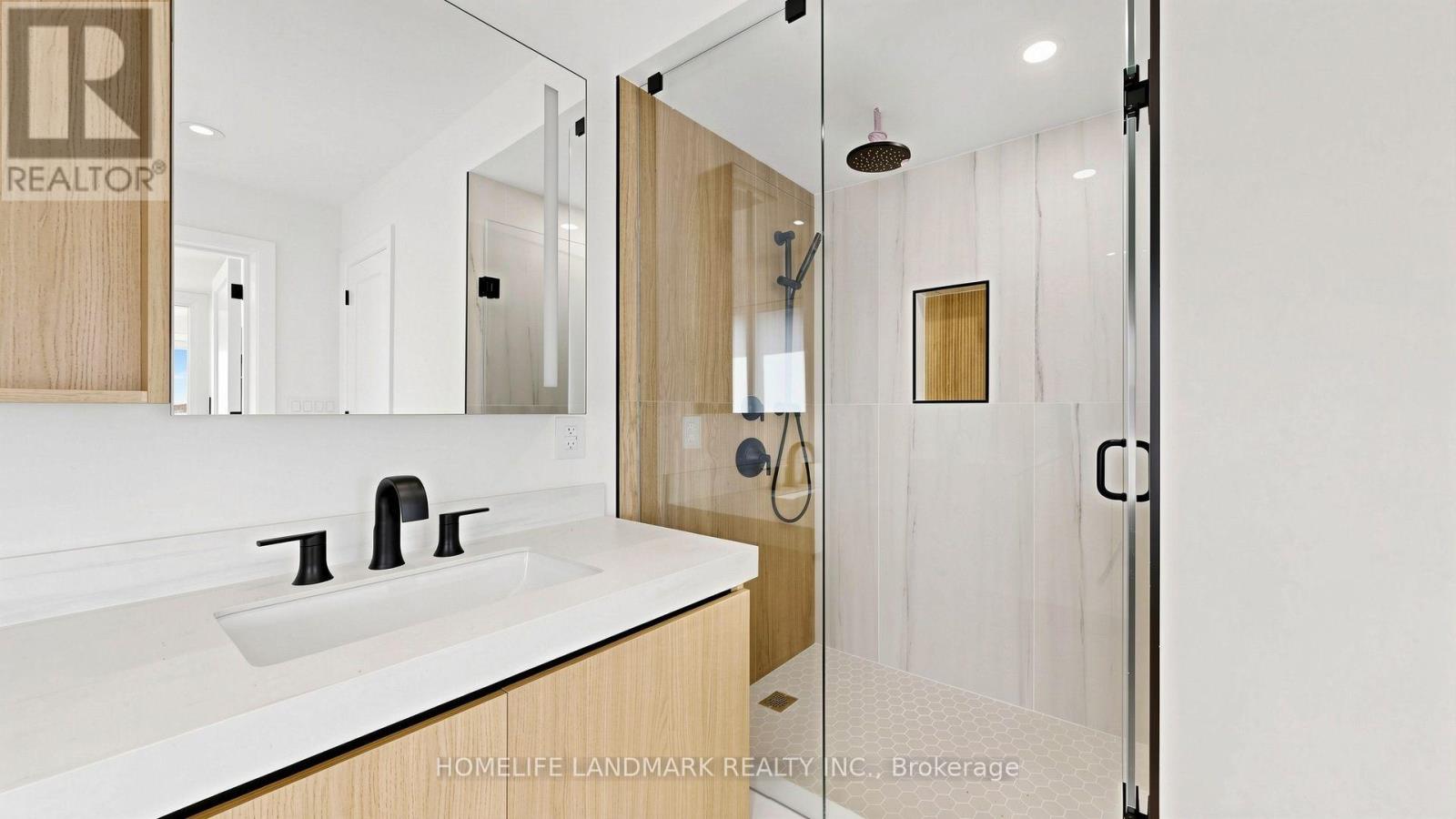 Unit B - 750 Glengrove Avenue W, Toronto, Ontario  M6B 2J6 - Photo 23 - W13618376