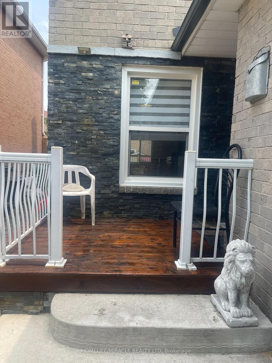 17 Wayne Nicol Drive, Brampton, Ontario  L6X 3Z2 - Photo 3 - W13618410
