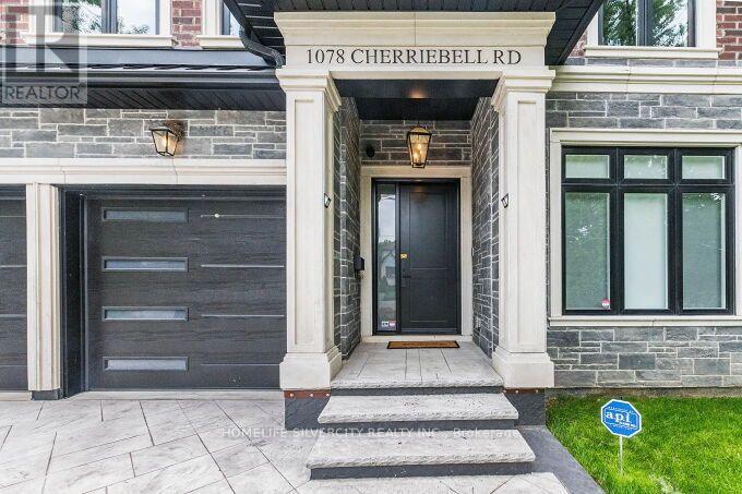 1078 Cherriebell Rd Road, Mississauga, Ontario  L5E 2R3 - Photo 4 - W13618472