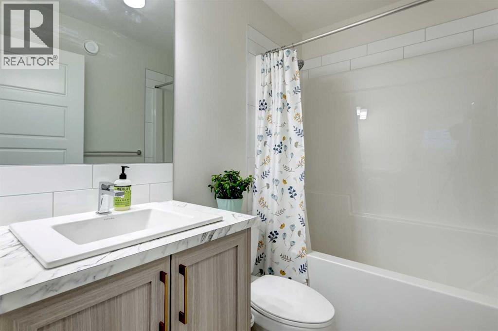30 Creekside Manor Sw, Calgary, Alberta  T2X 5S2 - Photo 22 - A2321164