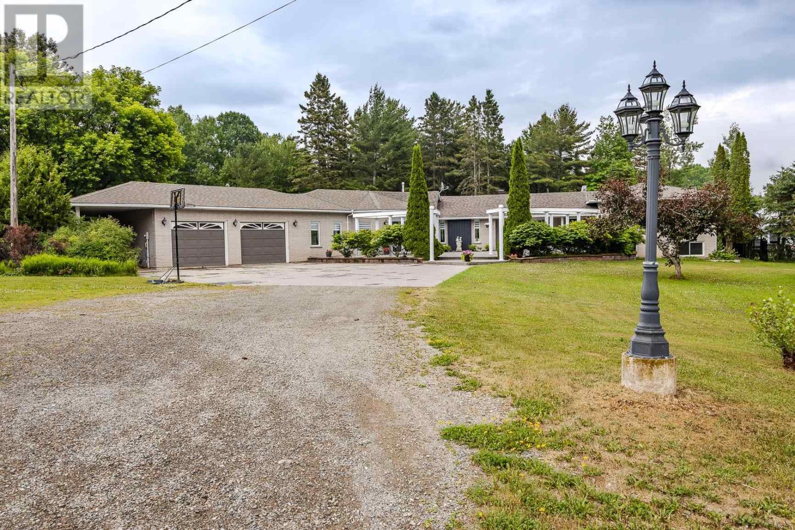 840 Walls Rd, Prince Township, Ontario  P6A 6K4 - Photo 2 - SM261786