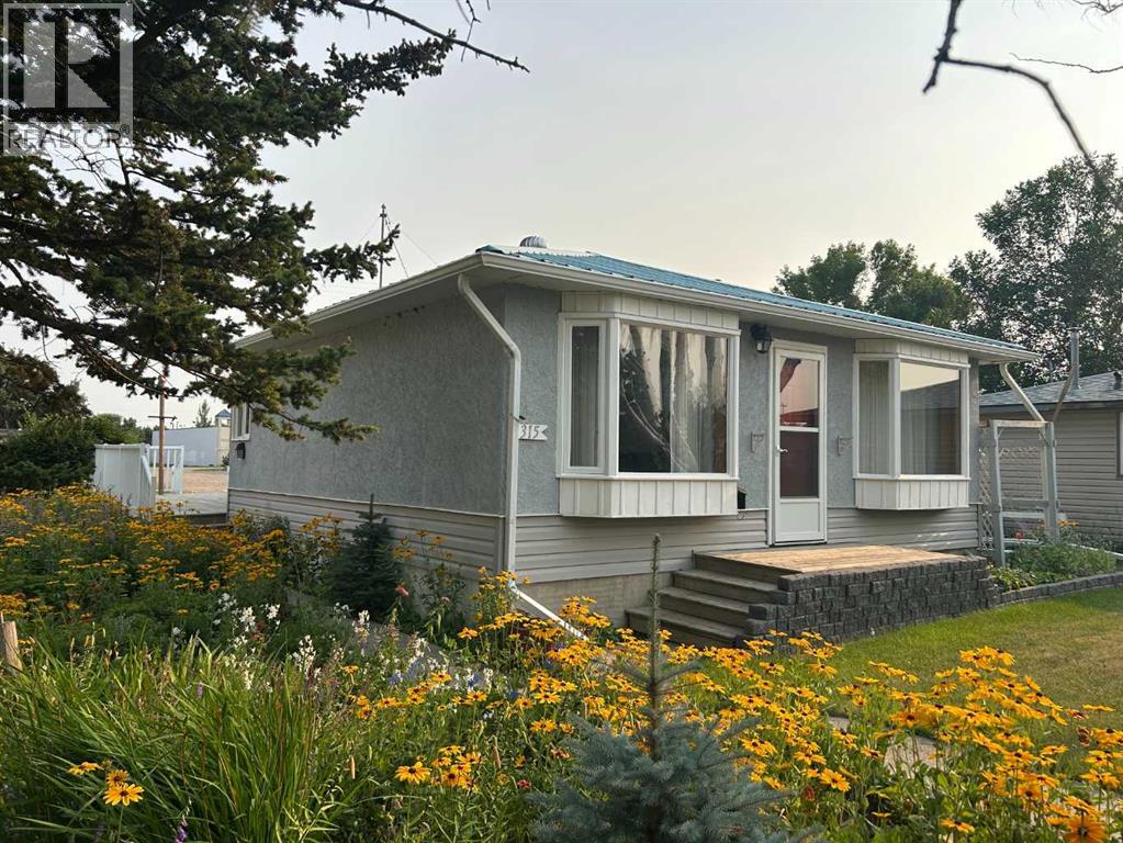 315 3 Avenue N, Vauxhall, Alberta  T0K 2K0 - Photo 2 - A2331674