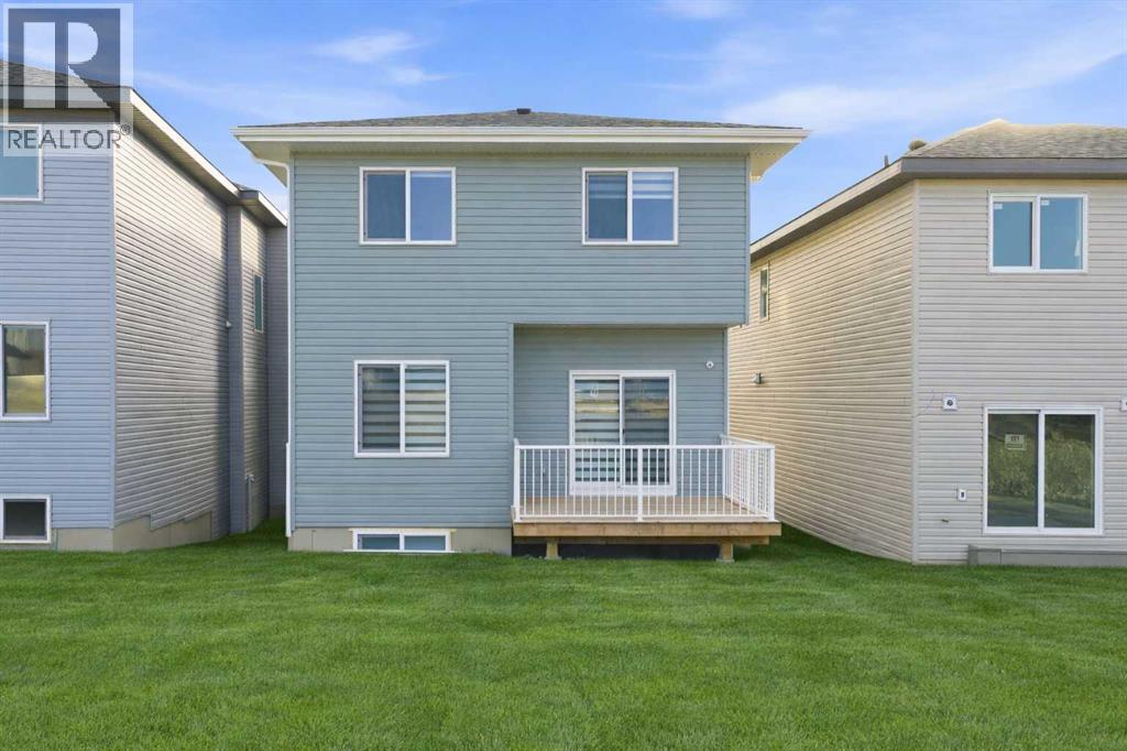 105 Heritage Boulevard, Cochrane, Alberta  T4C 3G8 - Photo 5 - A2327138