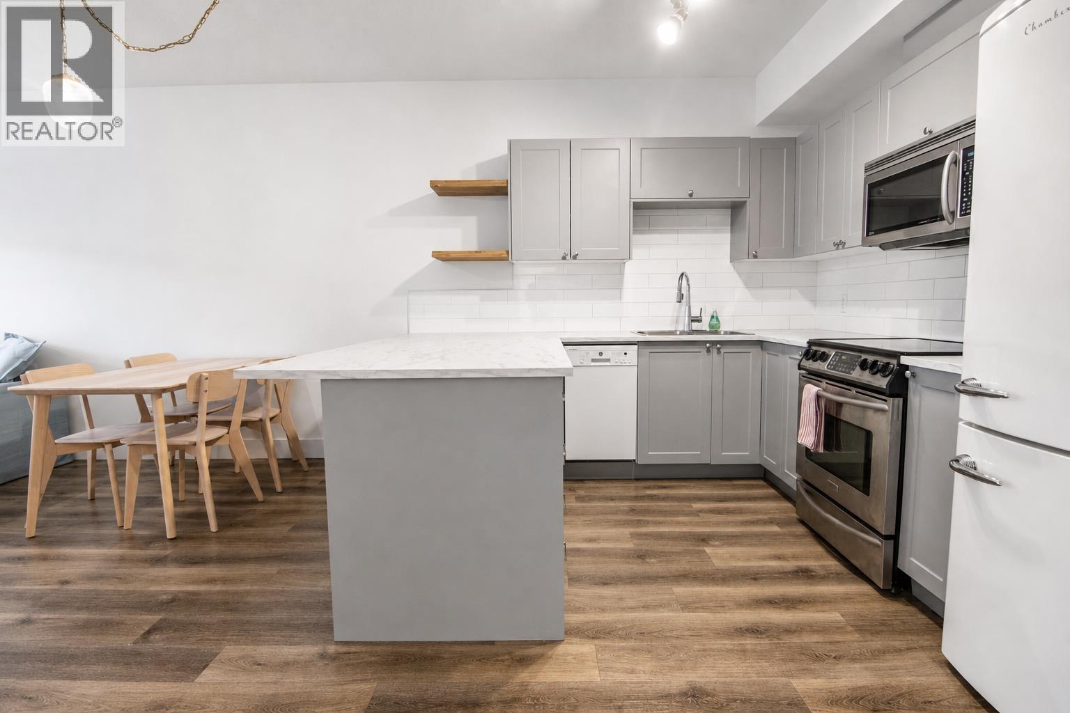 305 7330 Arbutus Street, Pemberton, British Columbia  V0N 2L1 - Photo 4 - R3120805