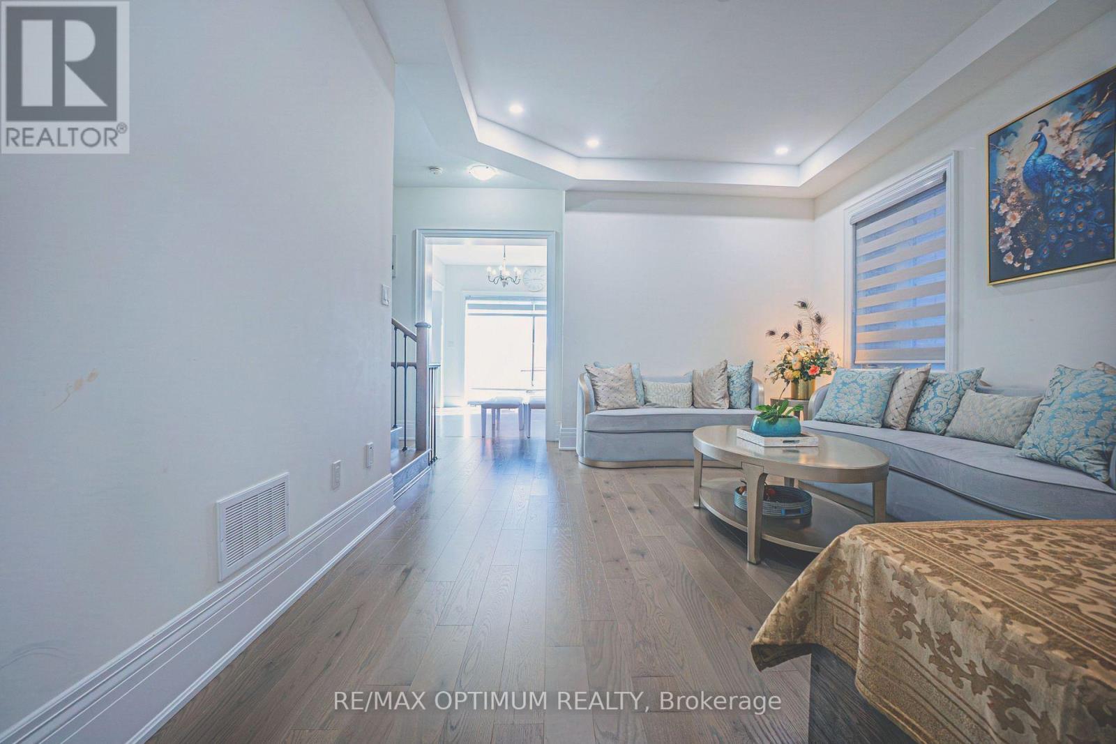53 Kinburn Crescent, Vaughan, Ontario  L3L 0E9 - Photo 4 - N13618600