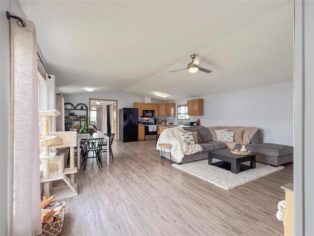 633 Campbell Cove, Brandon, Manitoba  R7A 7X2 - Photo 3 - 202618964