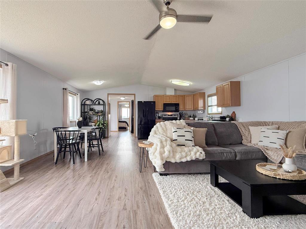 633 Campbell Cove, Brandon, Manitoba  R7A 7X2 - Photo 4 - 202618964