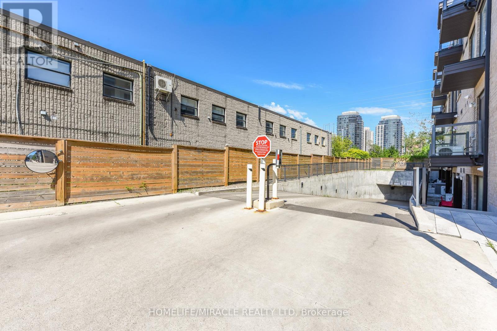 122 - 32 Fieldway Road, Toronto, Ontario M8Z 0E3 - Photo 5 - W13618604